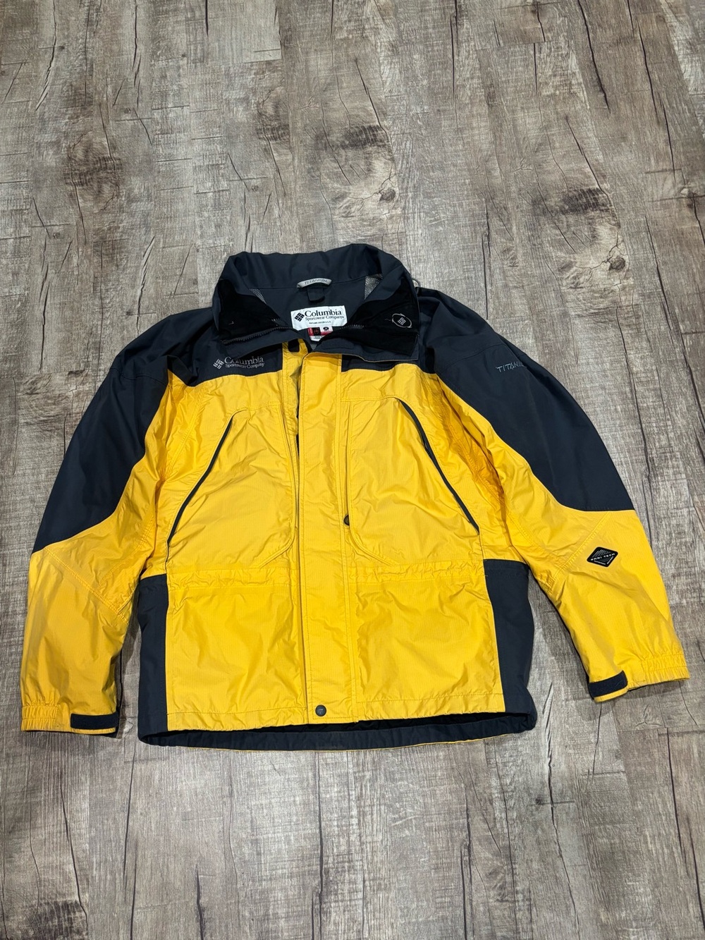 Columbia Titanium Yellow and Black Waterproof Shell withJacket Men’s O/S Medium